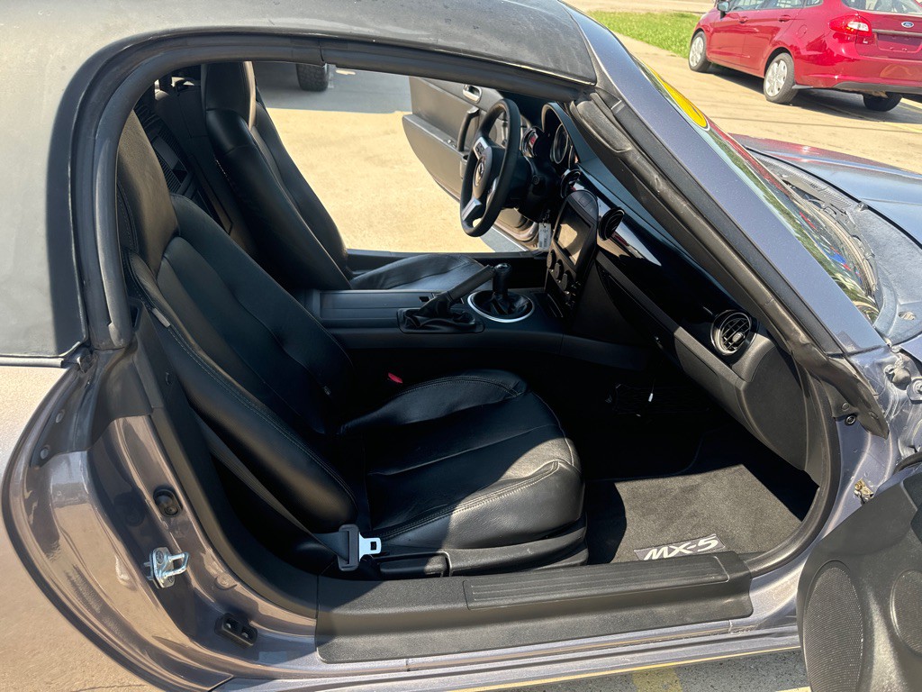2006 Mazda MX-5 Miata Image 12