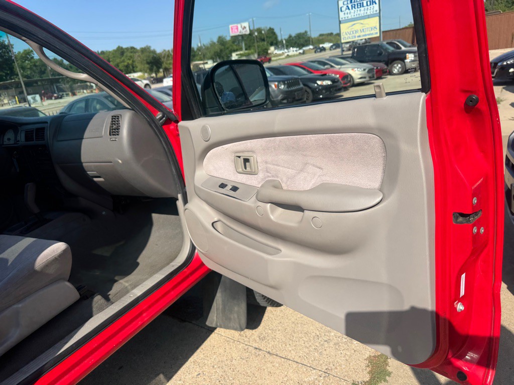 2003 Toyota Tacoma Image 17