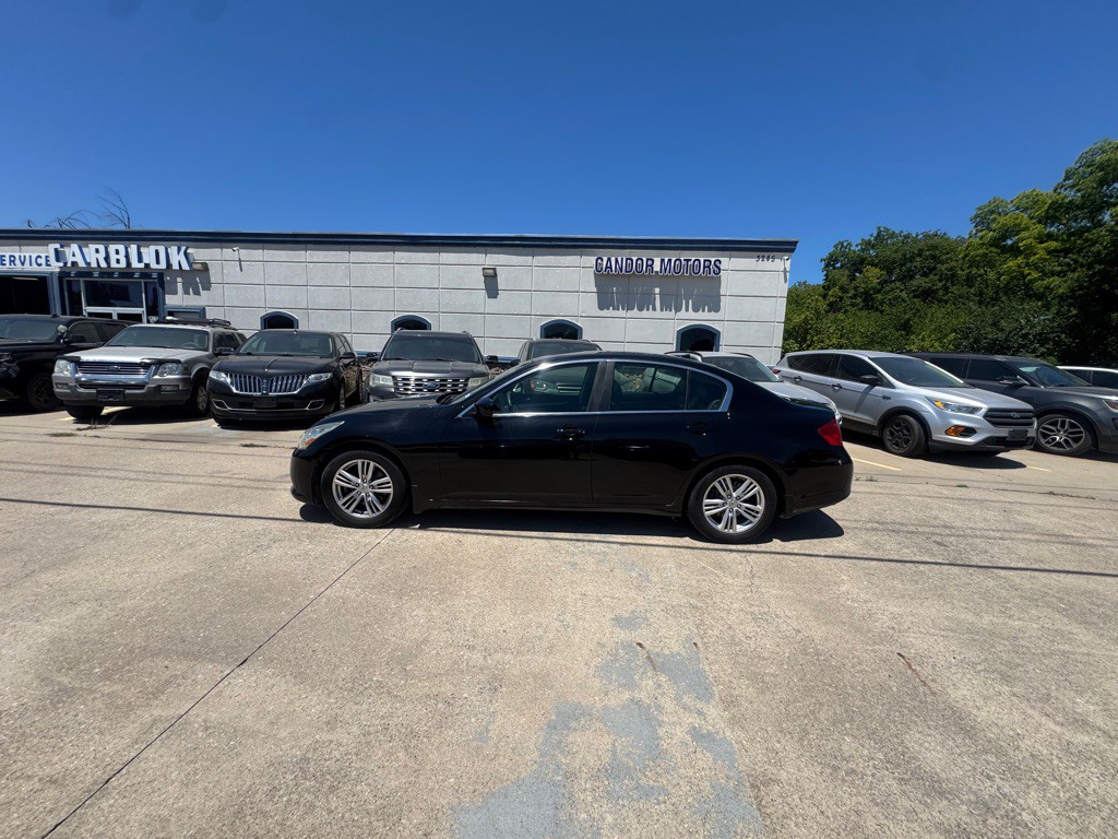 2013 INFINITI G37 Image 2