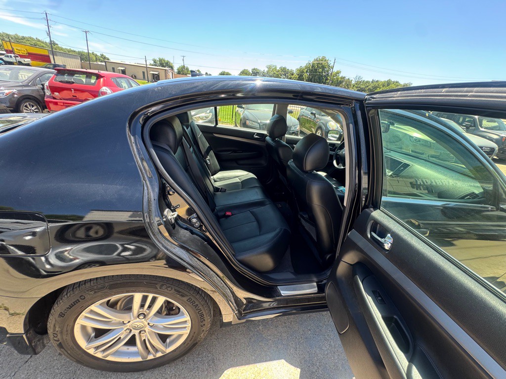 2013 INFINITI G37 Image 12