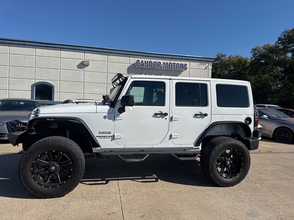 2013 Jeep Wrangler Unlimited Image 2