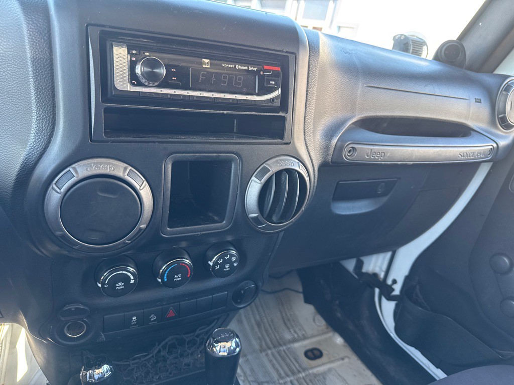 2013 Jeep Wrangler Unlimited Image 16