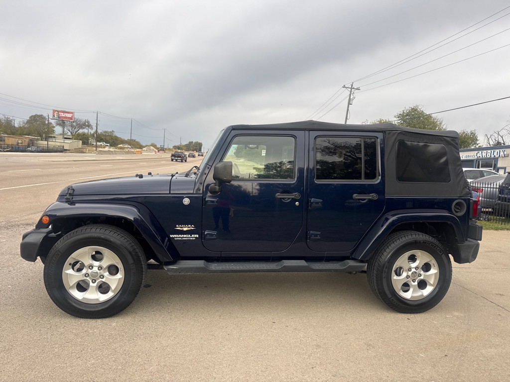 2013 Jeep Wrangler Unlimited Image 2