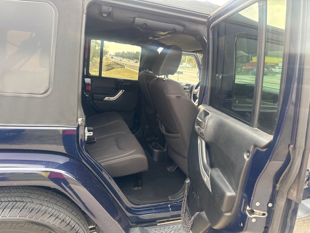 2013 Jeep Wrangler Unlimited Image 14