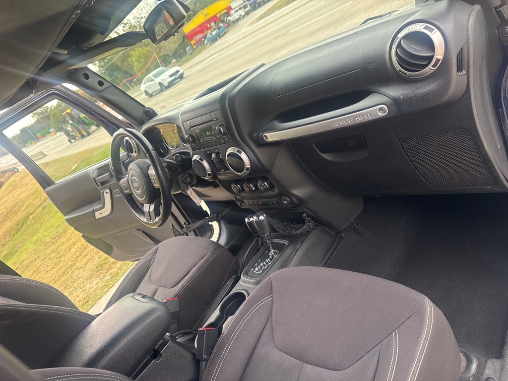 2013 Jeep Wrangler Unlimited Image 17