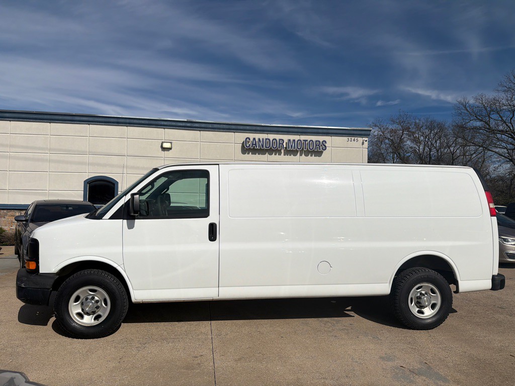 2016 Chevrolet Express Image 2