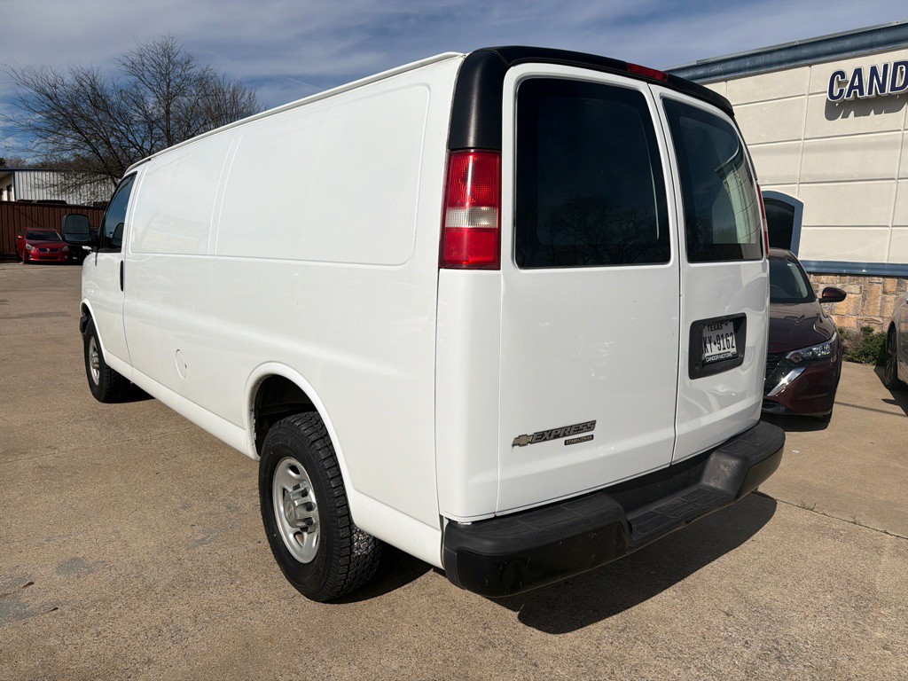 2016 Chevrolet Express Image 3