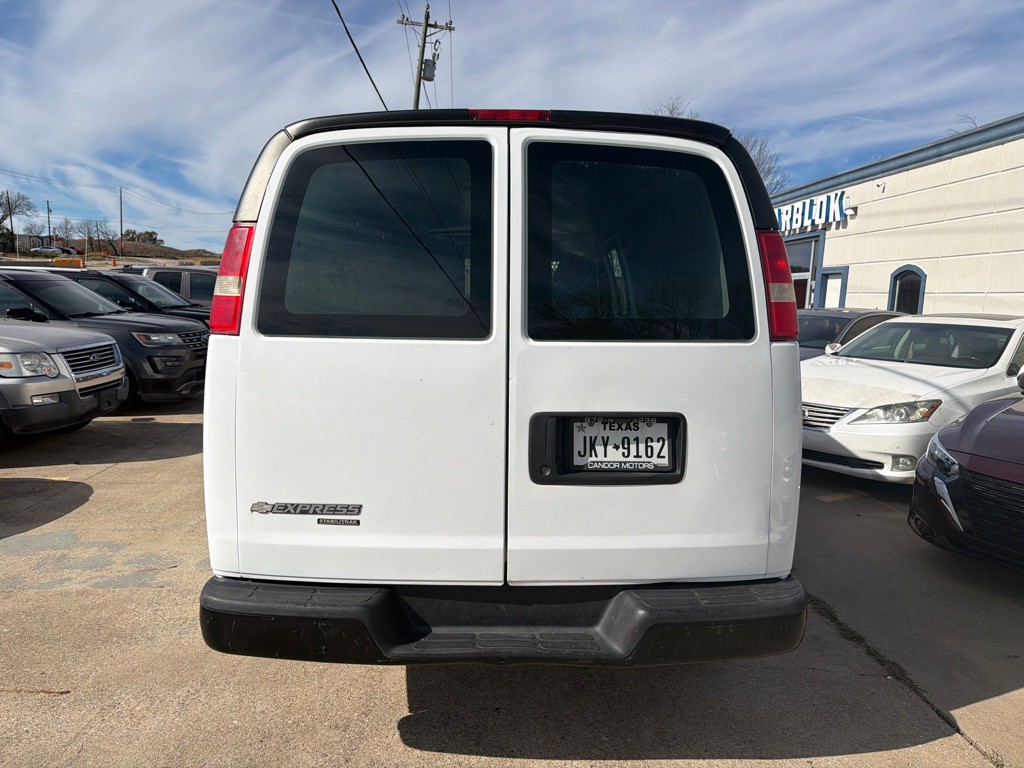 2016 Chevrolet Express Image 4