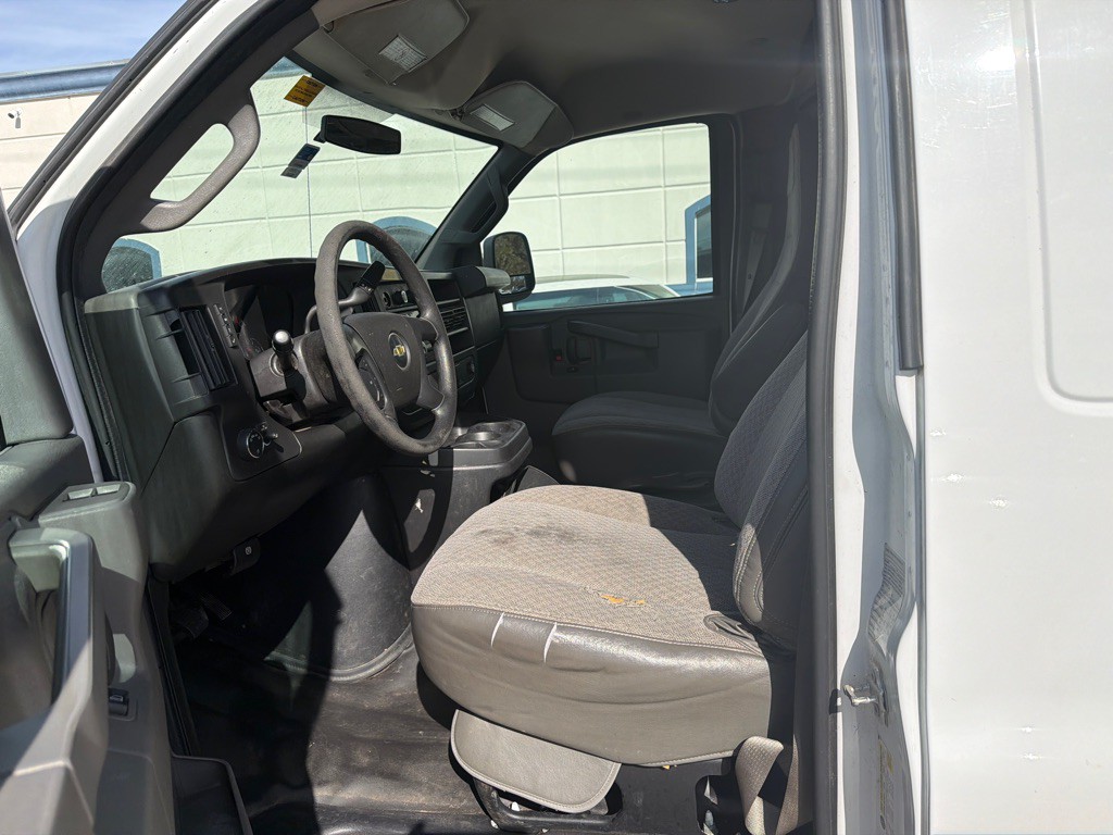 2016 Chevrolet Express Image 9