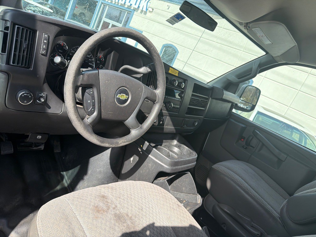 2016 Chevrolet Express Image 10