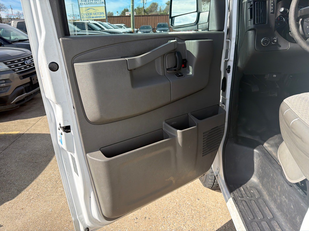 2016 Chevrolet Express Image 11