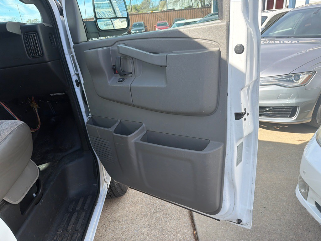 2016 Chevrolet Express Image 13