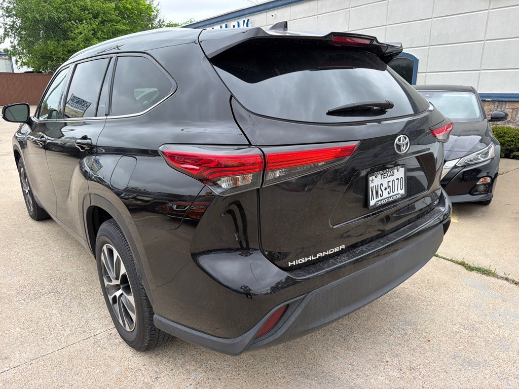 2021 Toyota Highlander Image 3