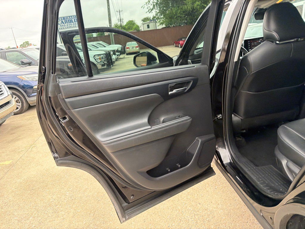 2021 Toyota Highlander Image 12