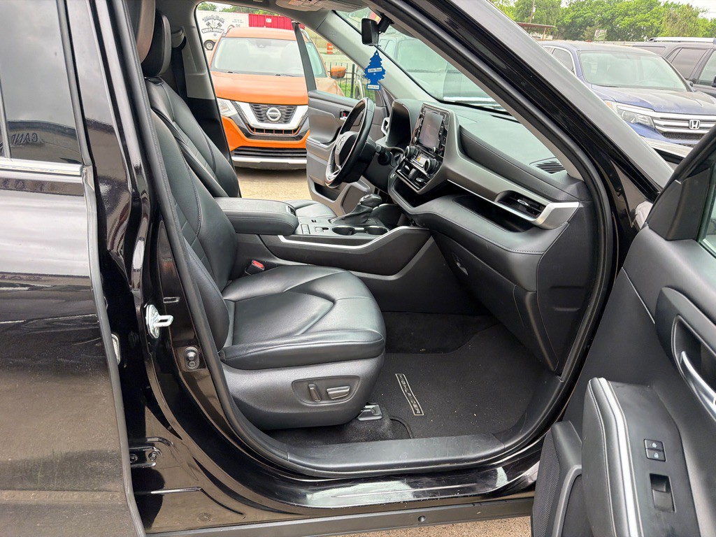 2021 Toyota Highlander Image 17