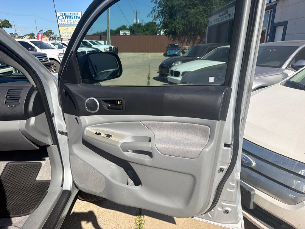 2011 Toyota Tacoma Image 17