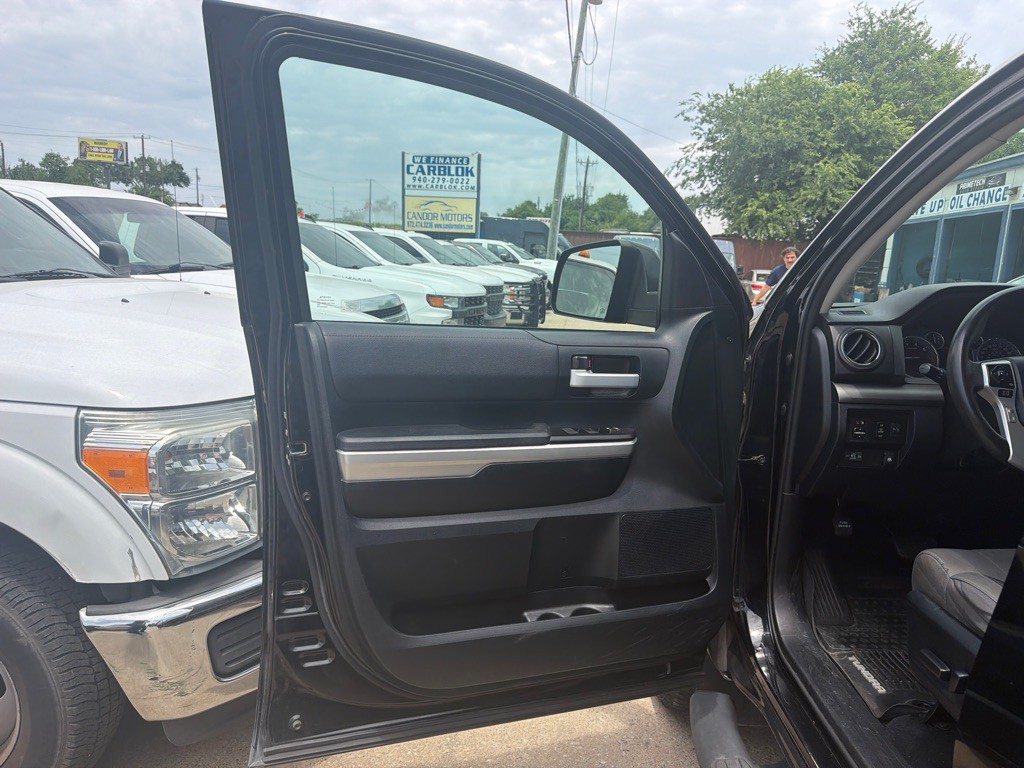 2017 Toyota Tundra Image 8