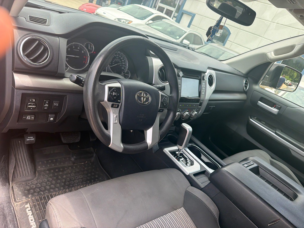 2017 Toyota Tundra Image 9