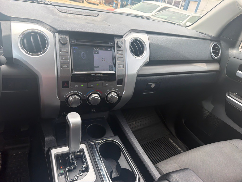 2017 Toyota Tundra Image 17