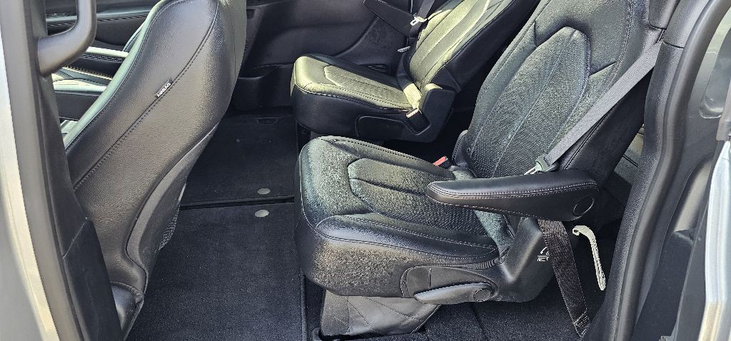 2020 Chrysler Pacifica Image 8