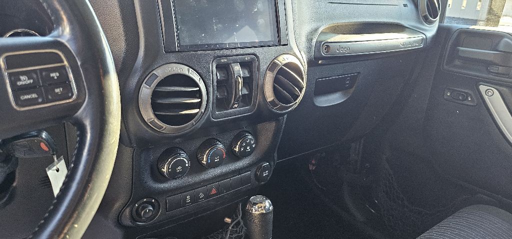 2011 Jeep Wrangler Unlimited Image 10