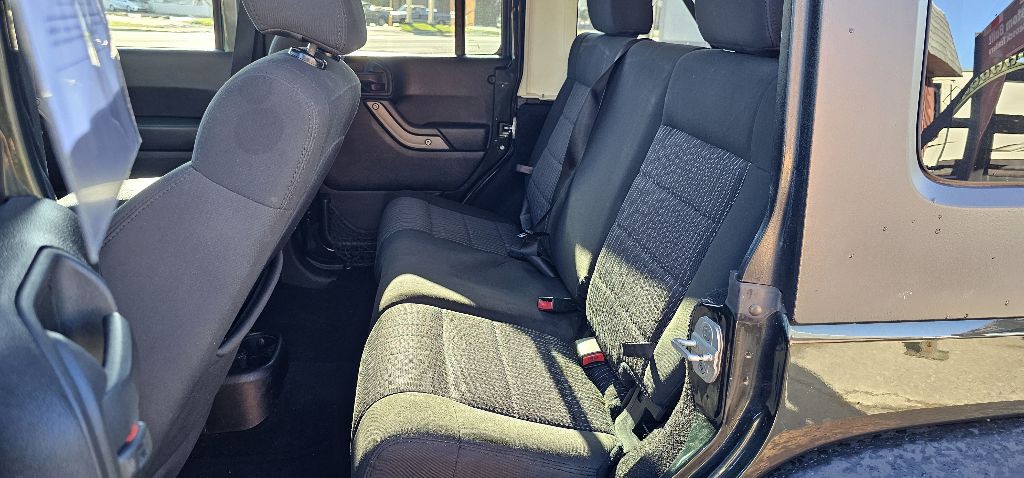 2011 Jeep Wrangler Unlimited Image 12