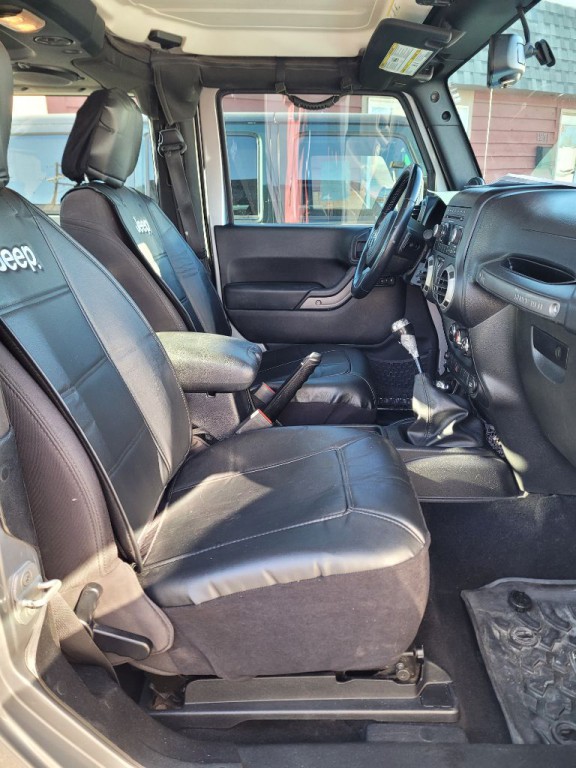 2013 Jeep Wrangler Image 9