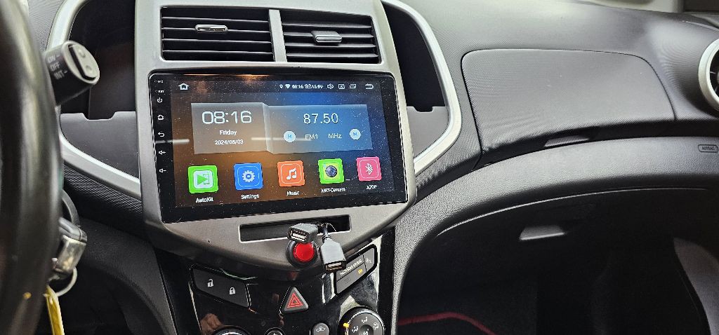 2015 Chevrolet Sonic Image 3