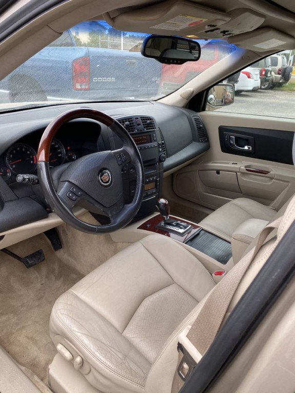 2005 Cadillac SRX Image 2