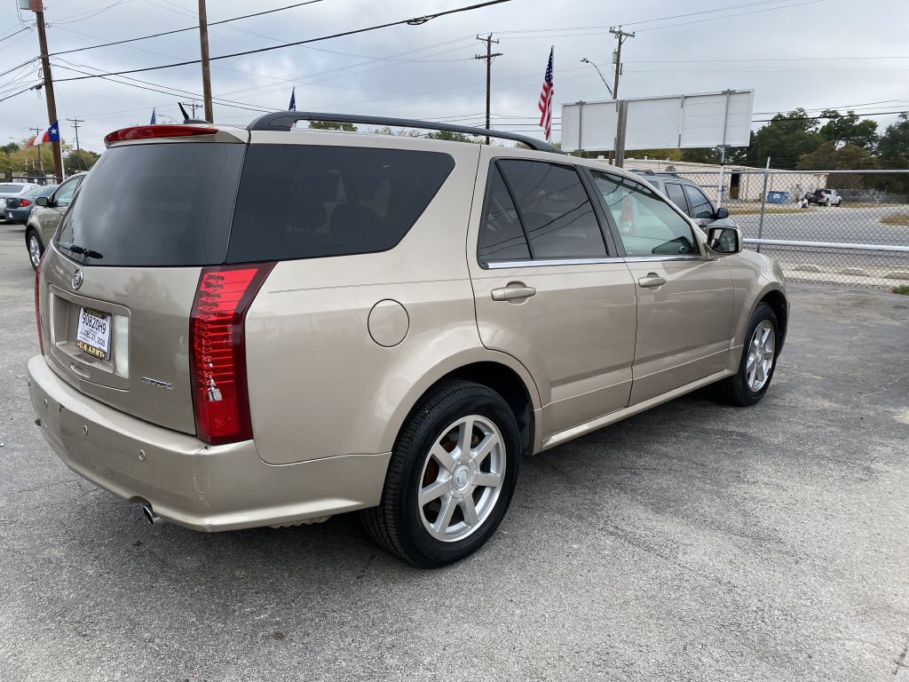 2005 Cadillac SRX Image 4
