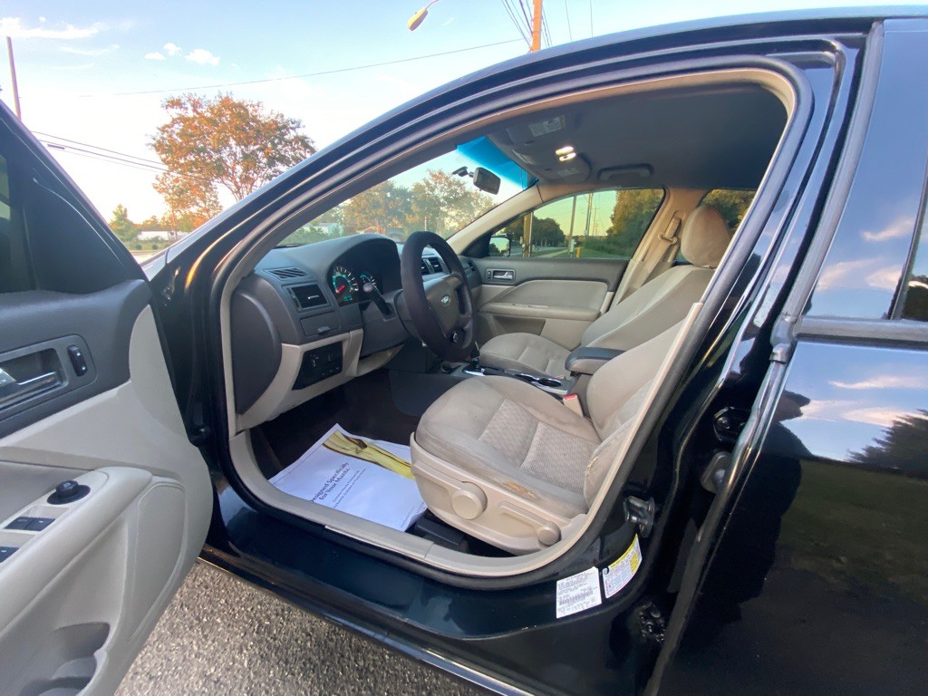 2010 Ford Fusion Image 2