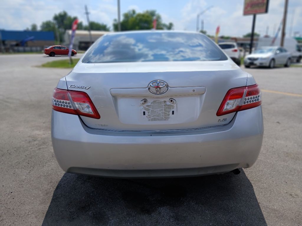 2011 Toyota Camry Image 3