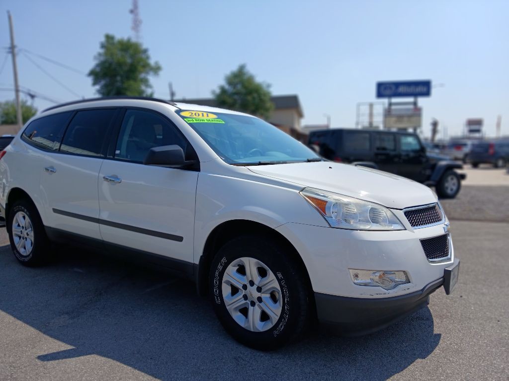 2011 Chevrolet Traverse Image 2