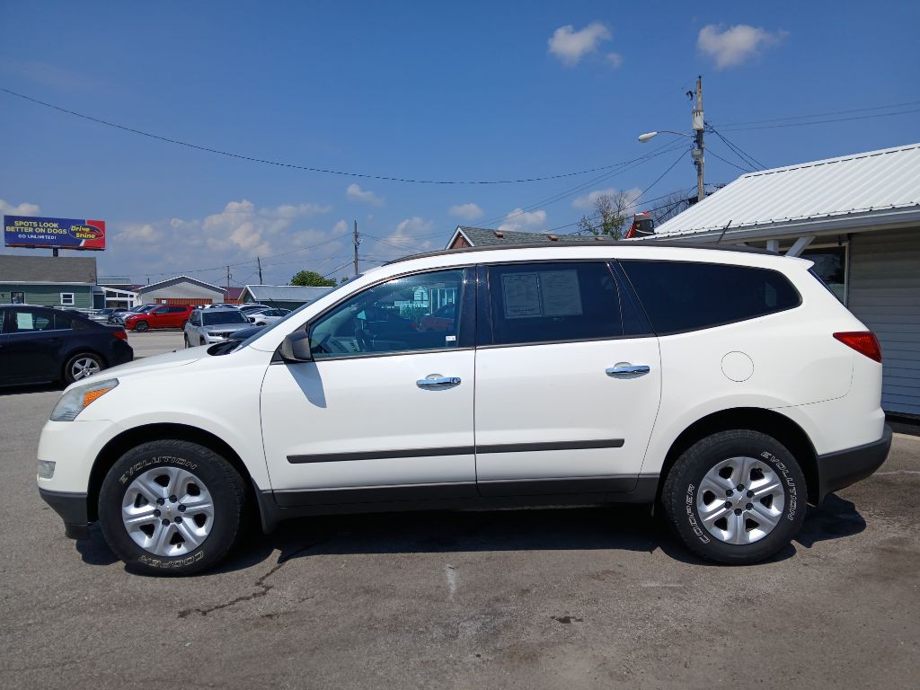 2011 Chevrolet Traverse Image 3