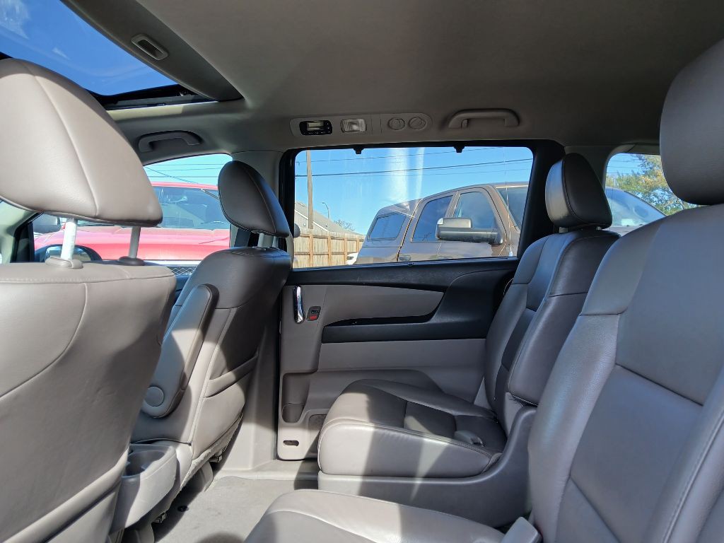 2015 Honda Odyssey Image 8