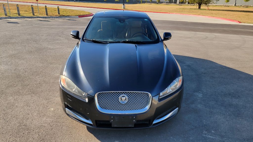 2012 Jaguar XF Image 3