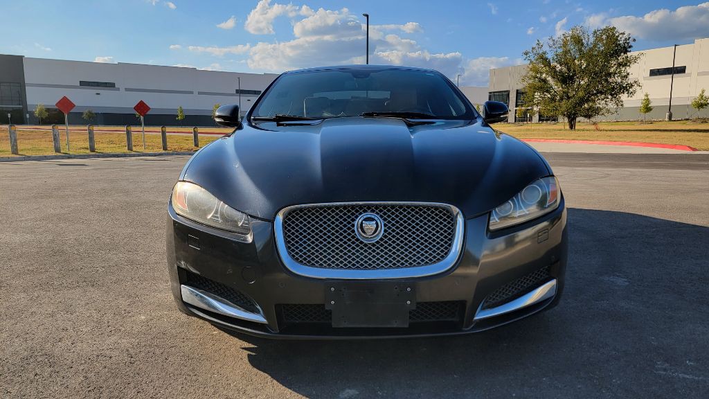 2012 Jaguar XF Image 4