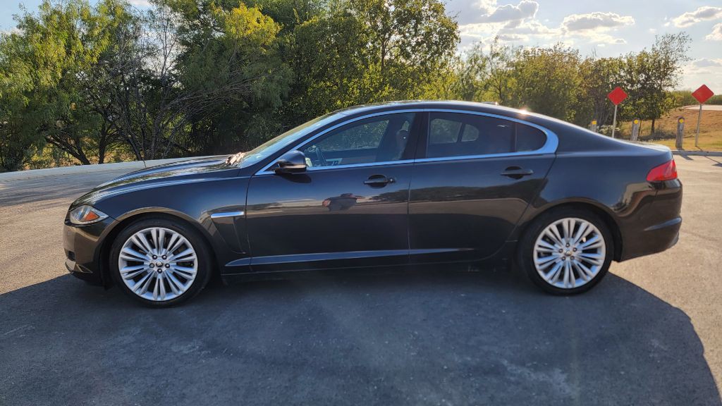 2012 Jaguar XF Image 5
