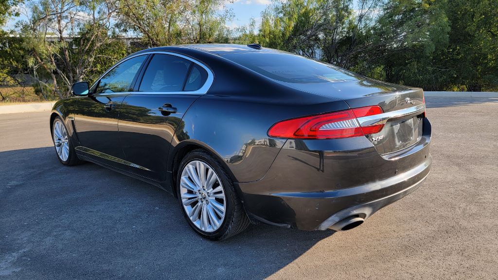 2012 Jaguar XF Image 7