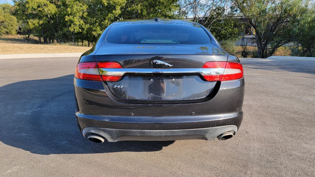 2012 Jaguar XF Image 8