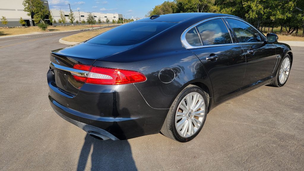 2012 Jaguar XF Image 9