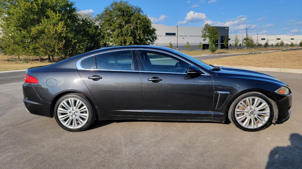 2012 Jaguar XF Image 10