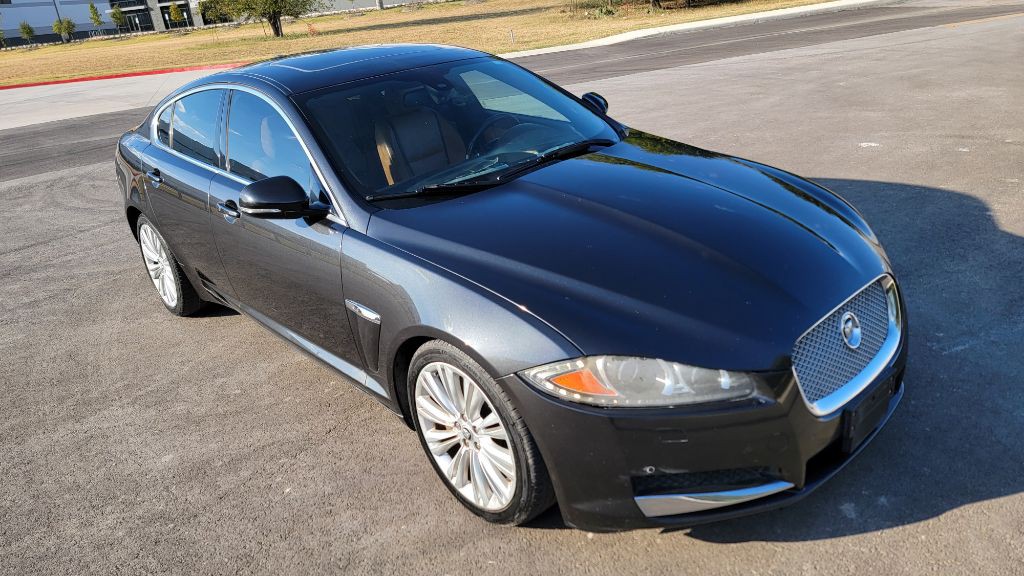 2012 Jaguar XF Image 11