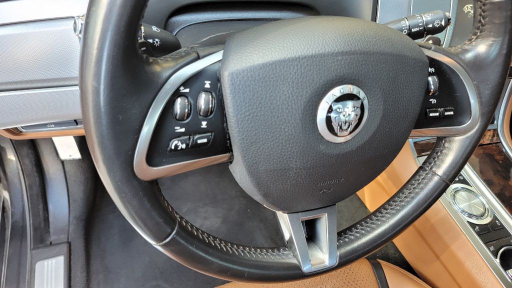 2012 Jaguar XF Image 15