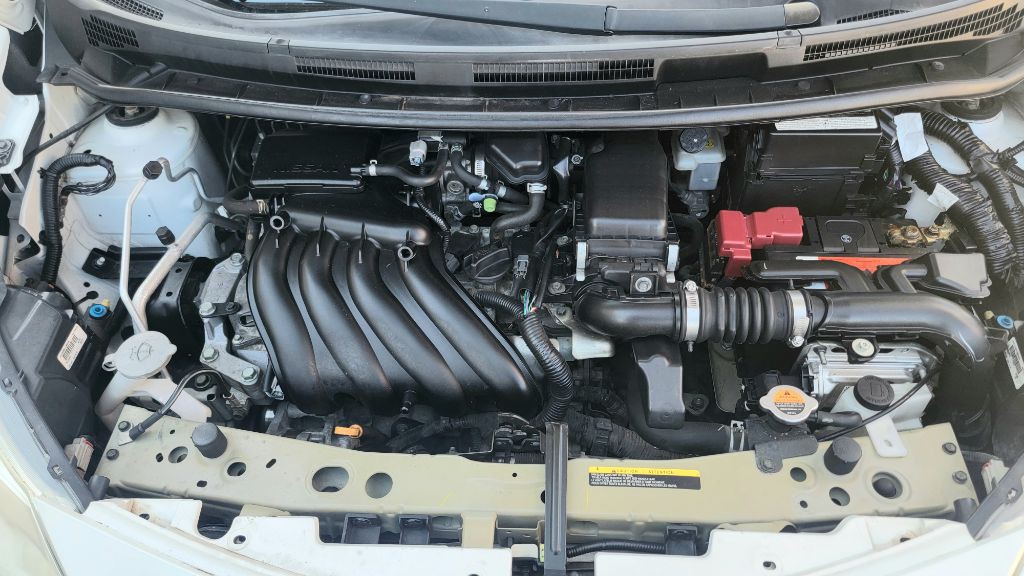 2015 Nissan Versa Image 11