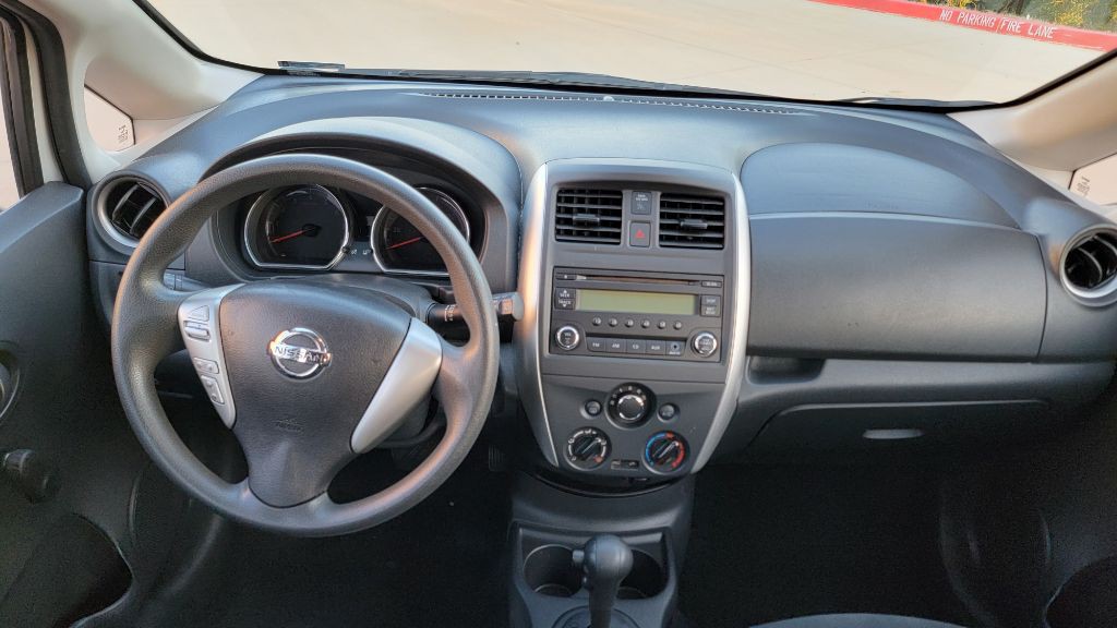 2015 Nissan Versa Image 16