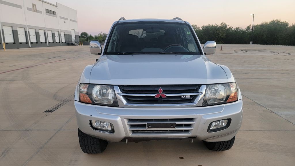 2001 Mitsubishi Montero Image 5