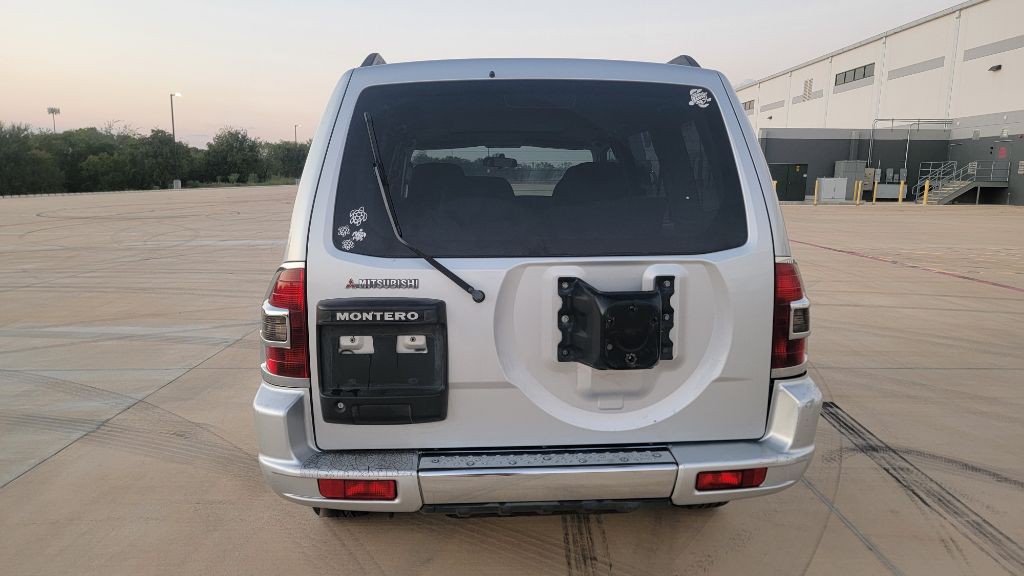 2001 Mitsubishi Montero Image 6