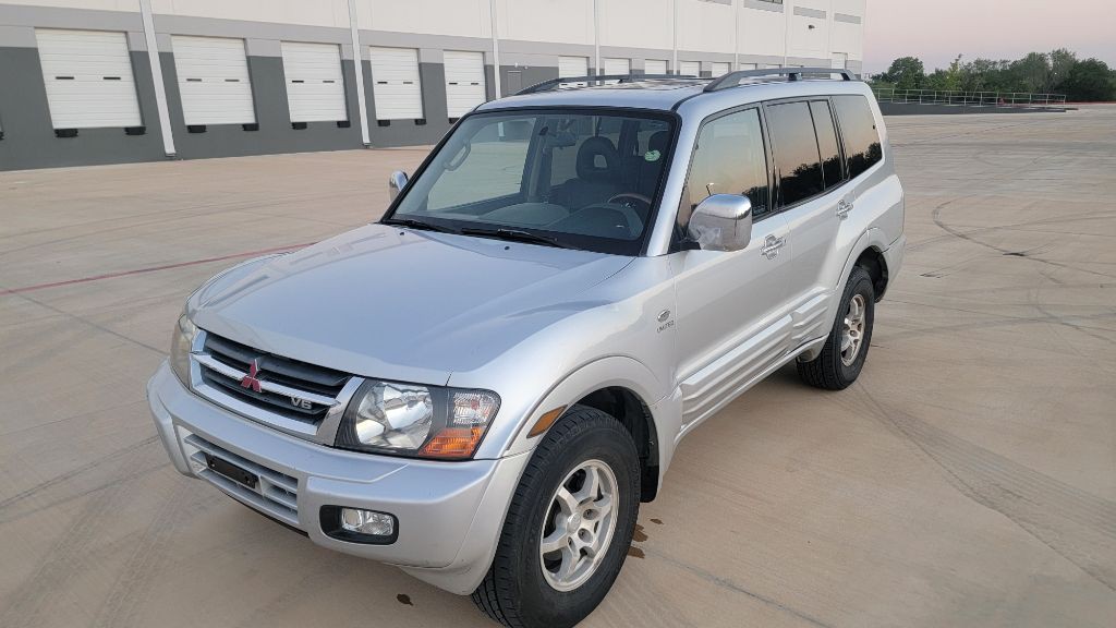 2001 Mitsubishi Montero Image 9