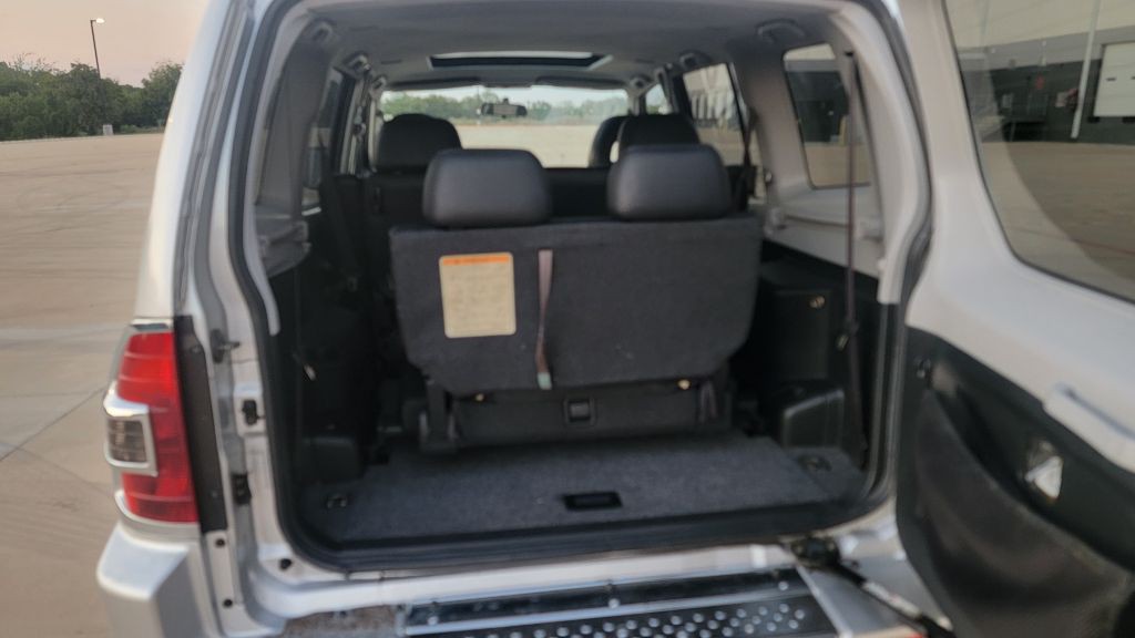 2001 Mitsubishi Montero Image 14